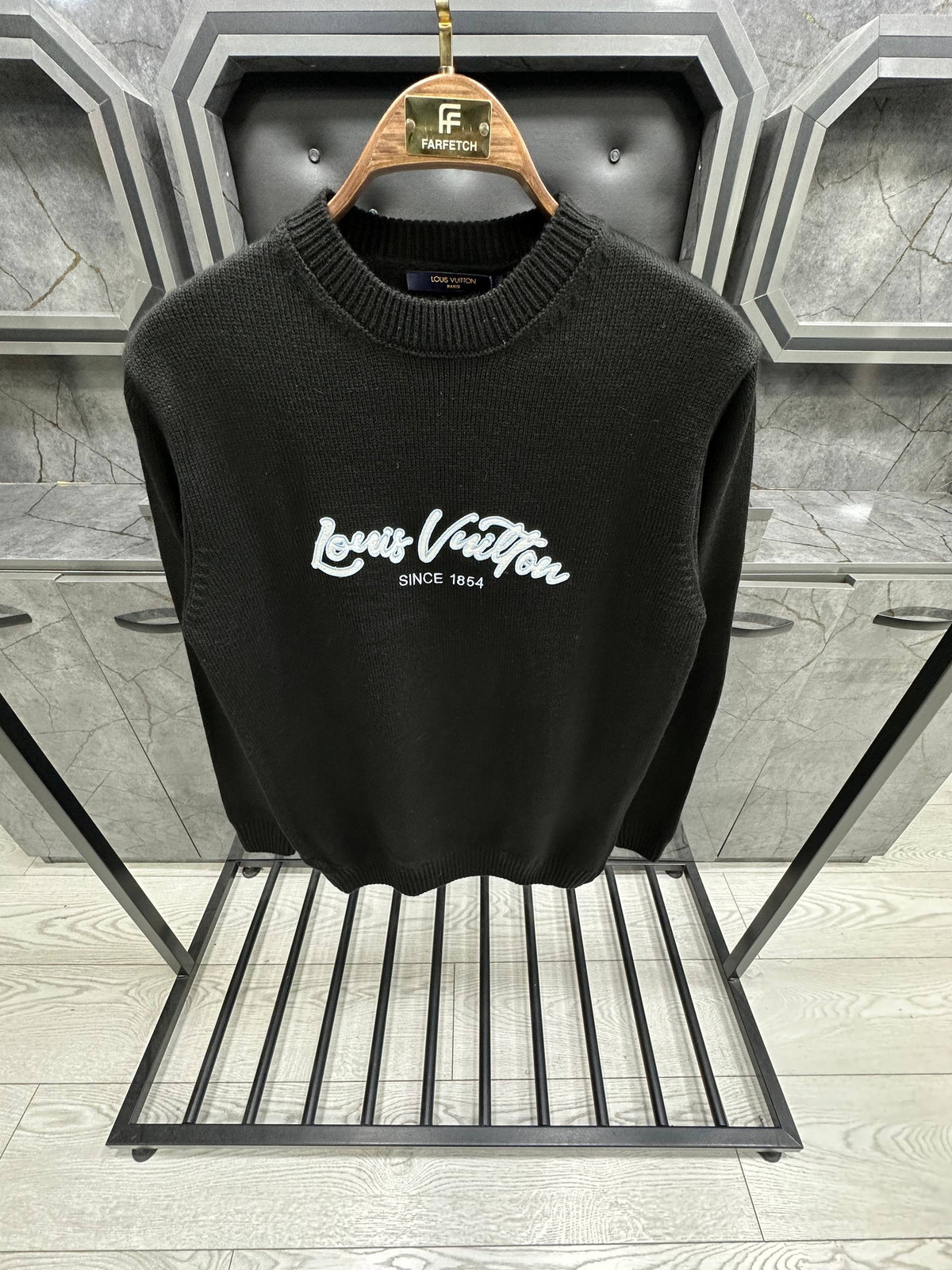 Luis Vuitton- LV011
