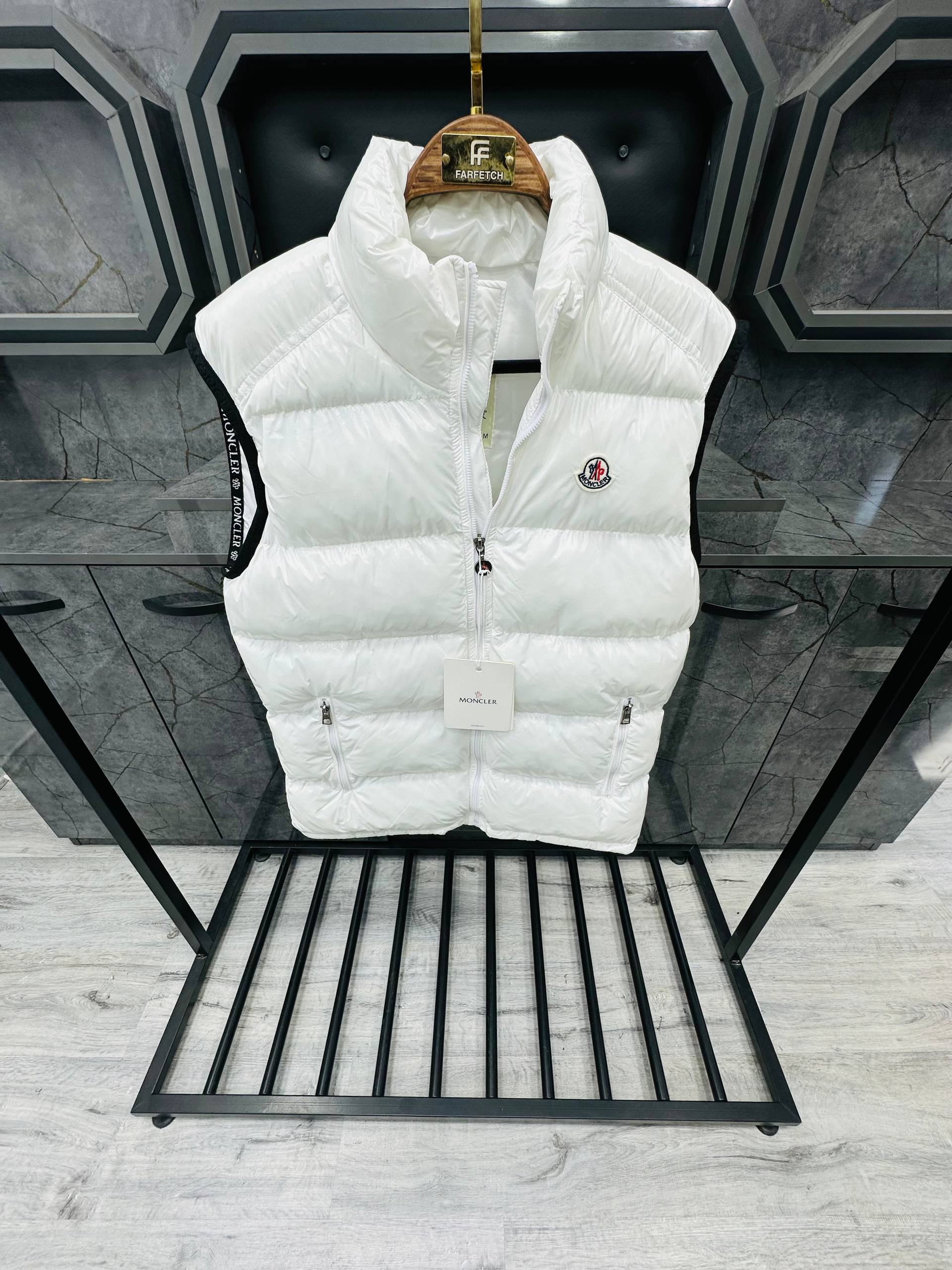 Moncler Αμάνικο - MC002