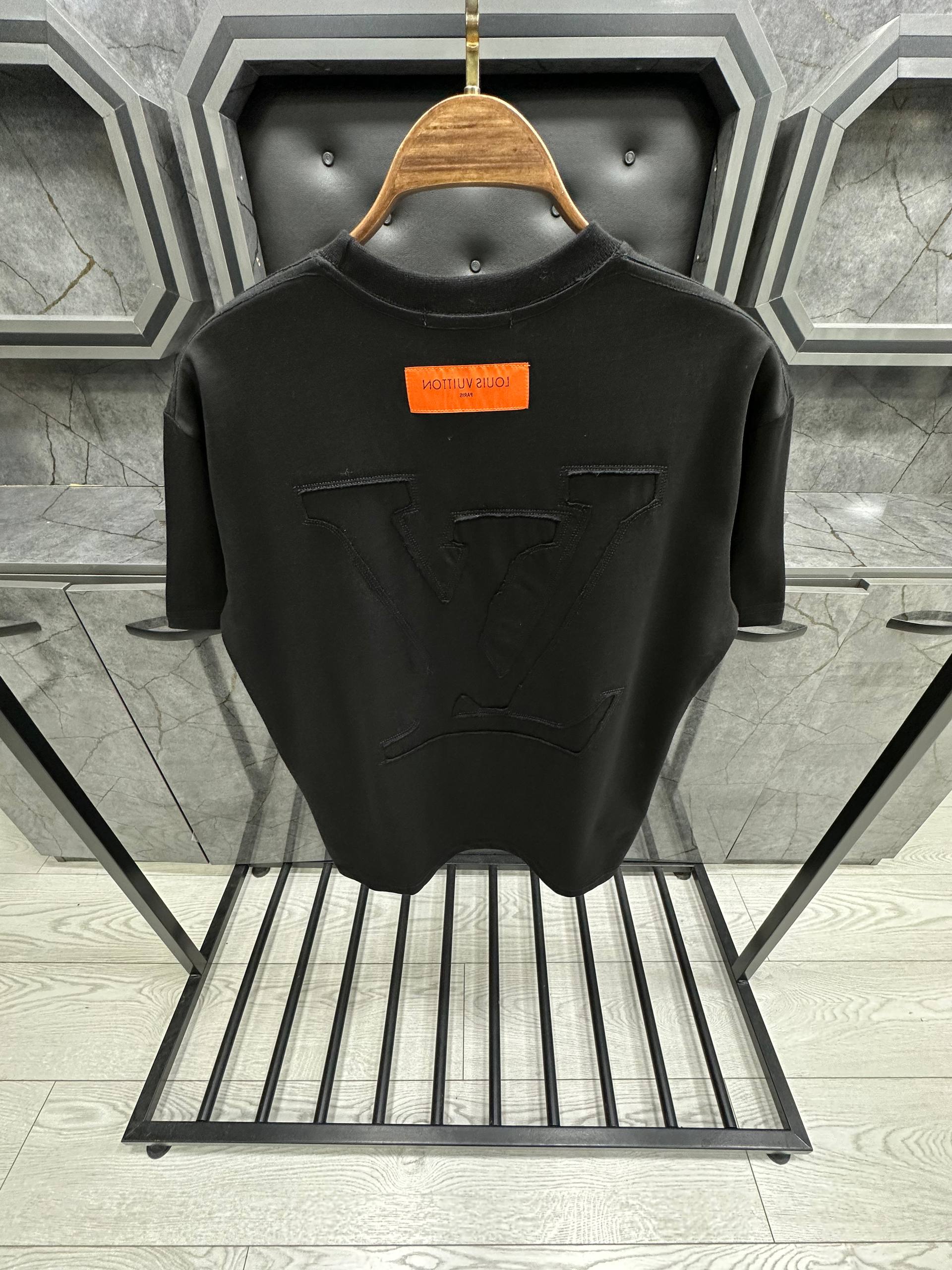 Louis Vuitton - LV090